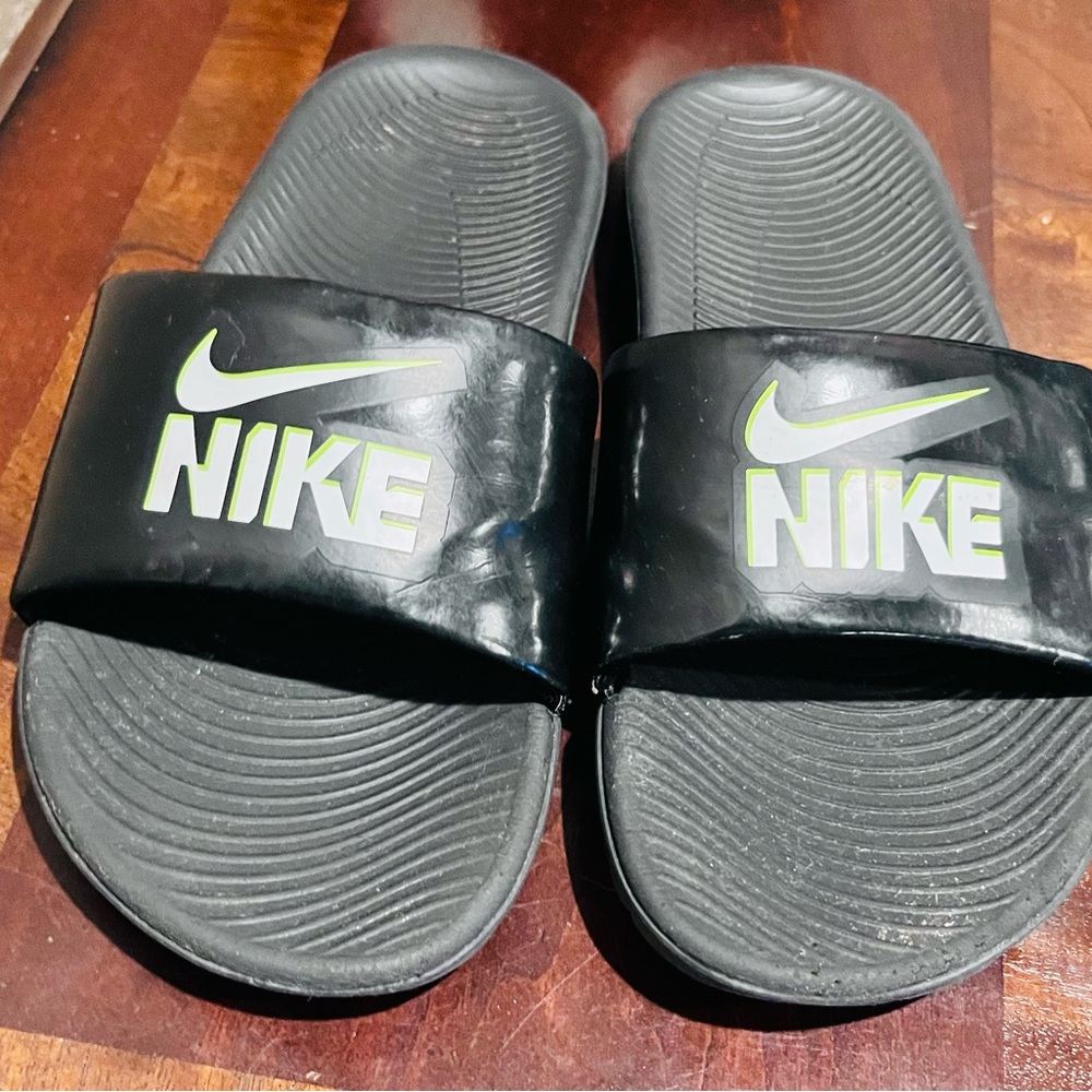 Nike Black and White Slide Sandals - Picture 3 of 7